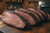 Brisket di manzo affumicato a fette con anello di fumo